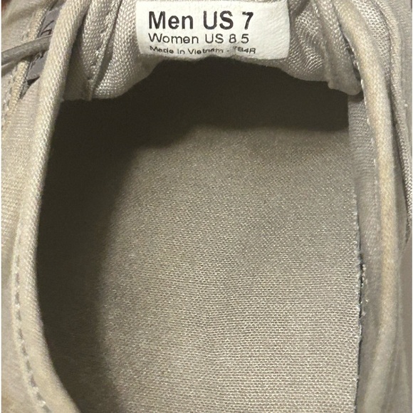 Gray Vans With Gum Soles Size: 7 Mens 8.5 Womens - Picture 8 of 9